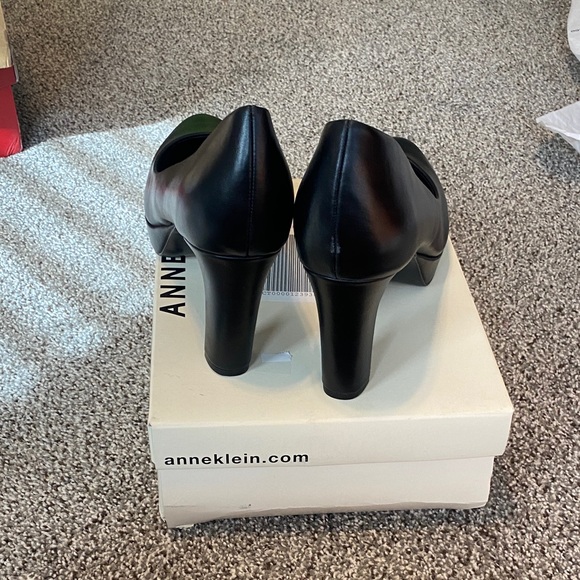 Anne Klein Classic Black Heels - Picture 6 of 8